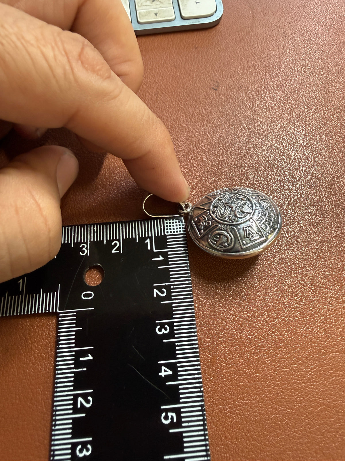 Vintage Tonatiuh Aztec Calendar UFO Saucer Sterling Pendant Necklace 11g (Xa40)