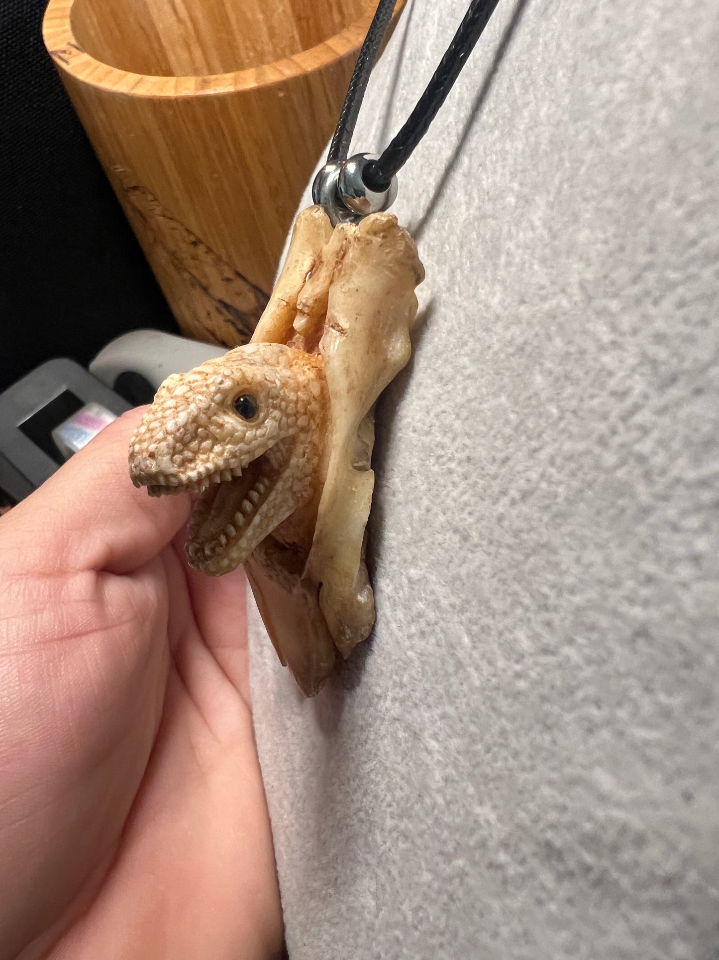 Velociraptor Jurassic Dinosaur Carved Deer Antler All Natural Mex Indigenous (H)
