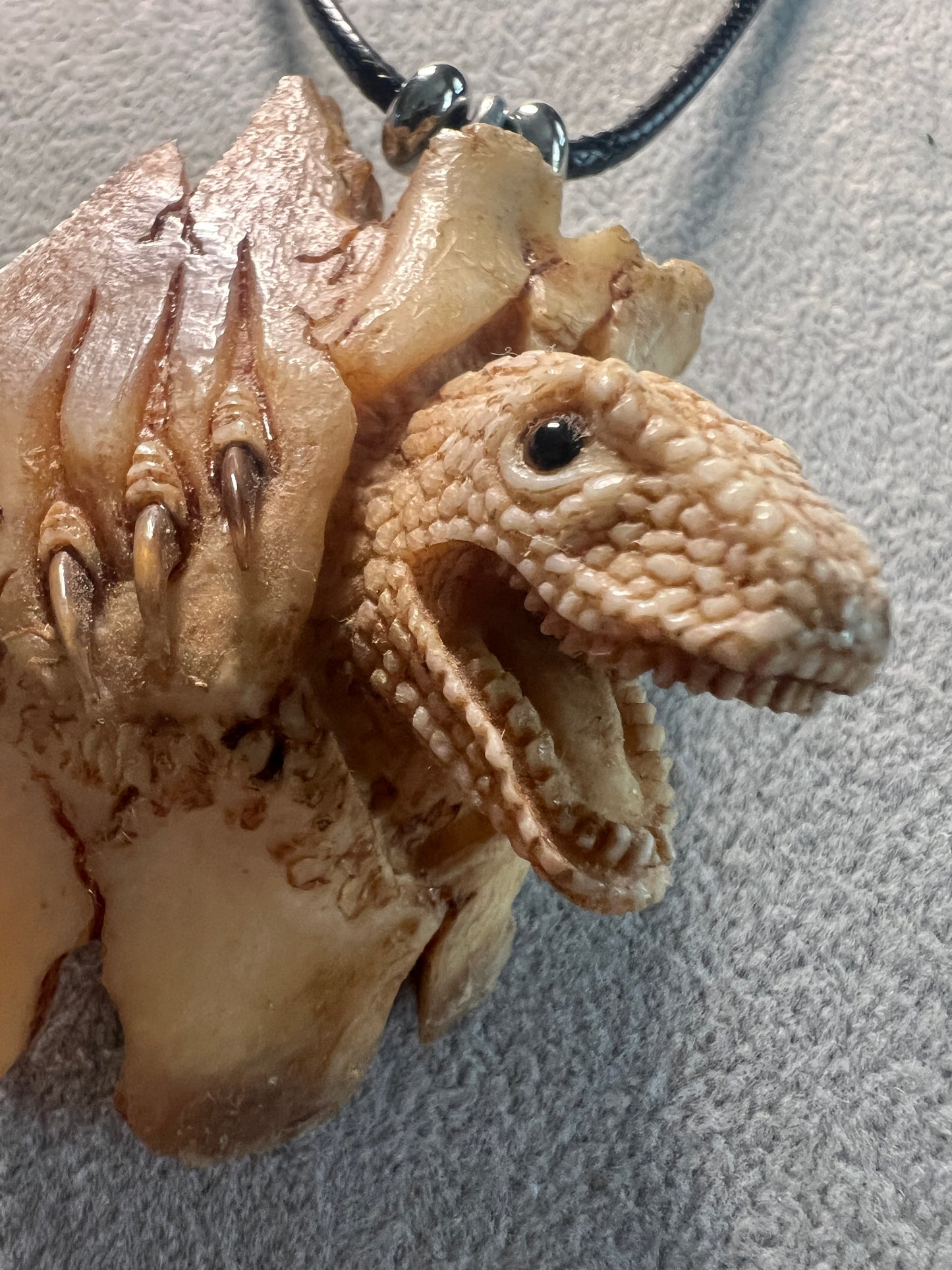 Velociraptor Jurassic Dinosaur Carved Deer Antler All Natural Mex Indigenous (H)