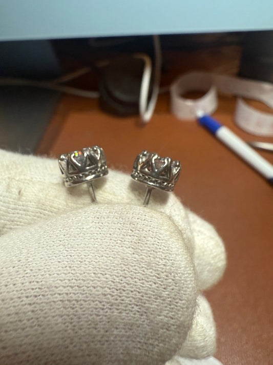 1 Pair Of Fashionable Crown-Shaped Stainless Steel Men\ Stud Screw Back Earrings (#5)