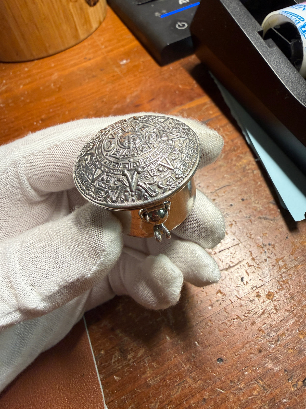 VINTAGE STERLING SILVER MEXICAN AZTEC MAYAN SUN CALENDAR PILL BOX 32g 925 (#Xa42