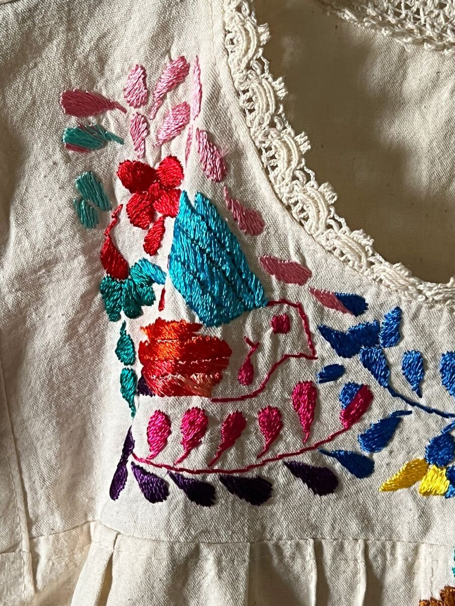 Mexican Women's Top Blouse, Hand made, Mexico, Embroidered, Size Small