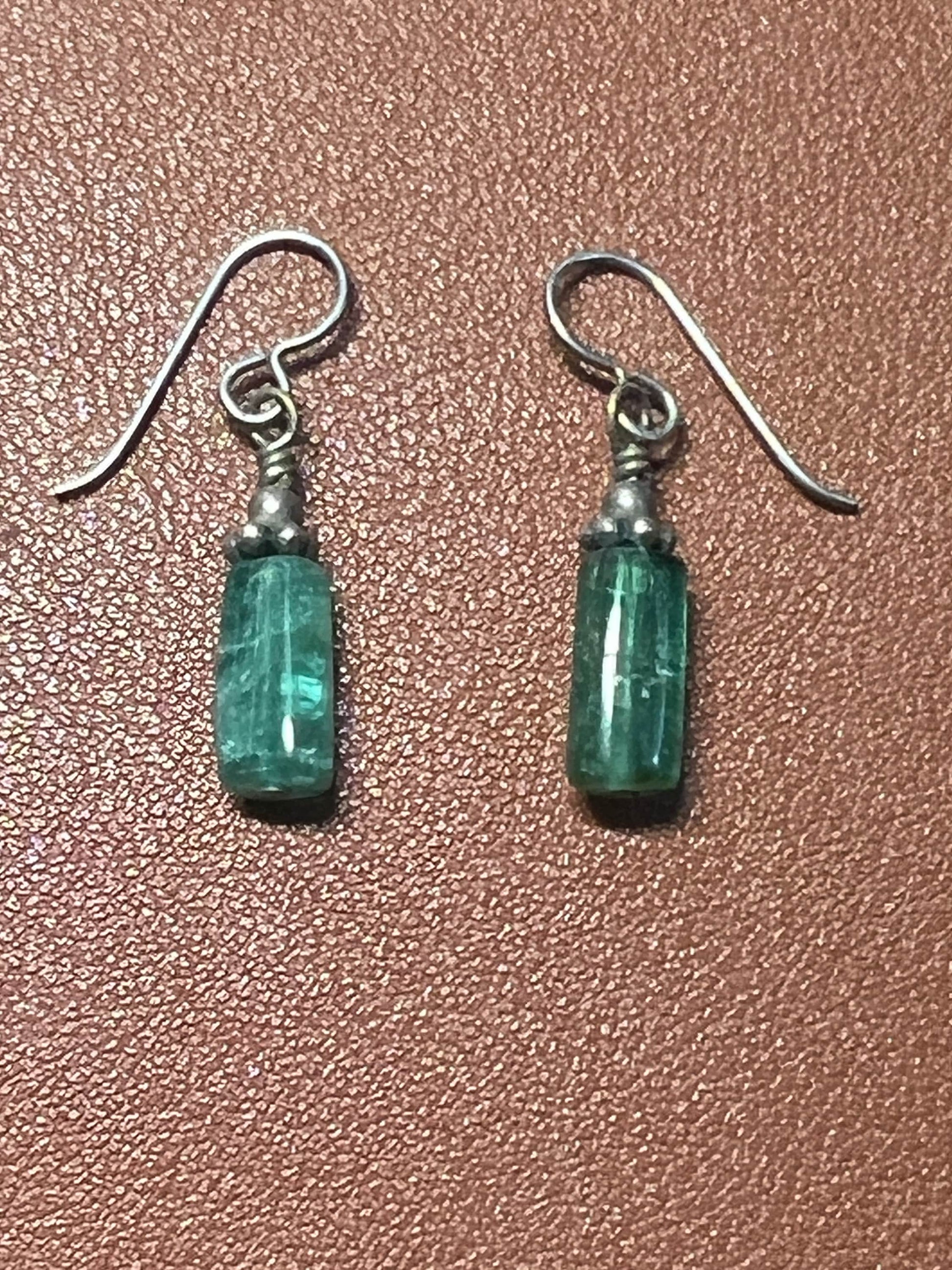 Unique Vintage Jade Dangle Earrings, tubular shape, excellent condition #7