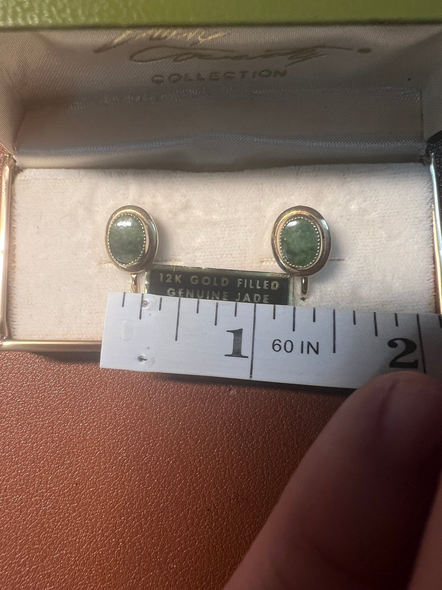 Sarah Coventry Green Jade 12 Kt Gold Filled Screw Back Earrings original Box EUC (#9)